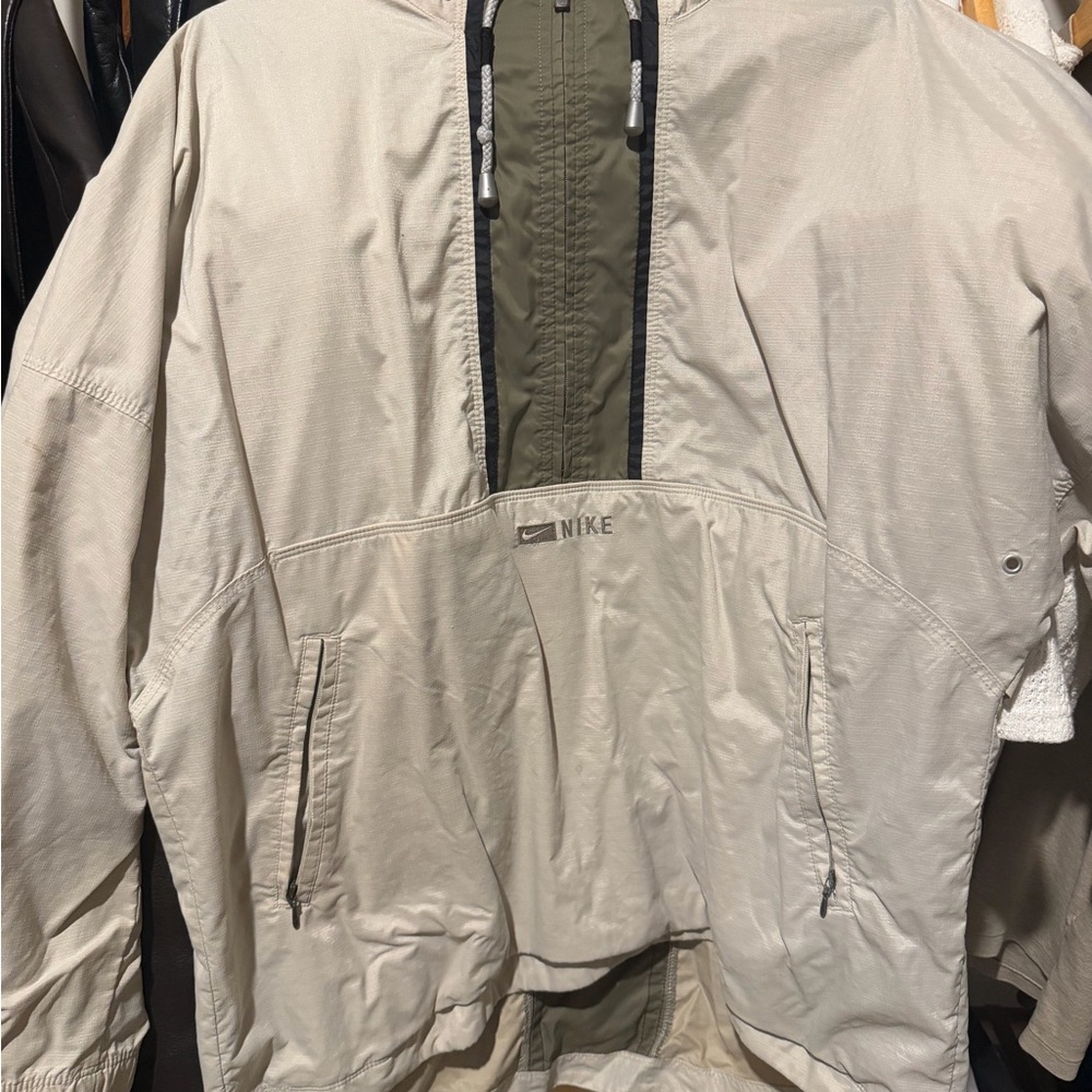 Nike Men’s Light Beige Windbreaker with Olive Center Panel